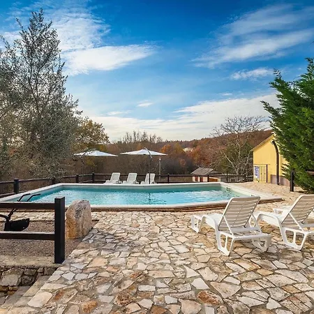 Octingenti Semesterbostad