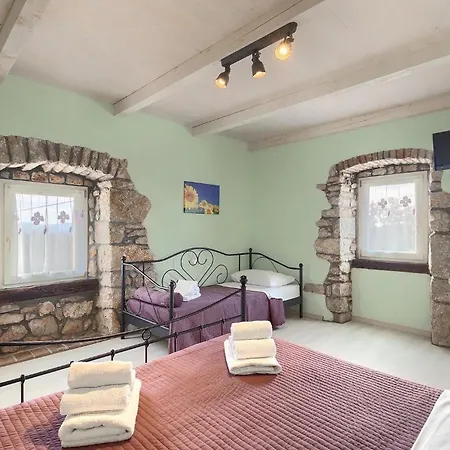 Octingenti Veligolji